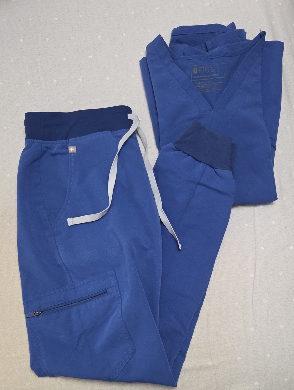 Figs Women's Scrubs Casma Top And Zamora Jogger Bottom, Denim Blue, Size Small